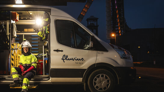 Technieker in bestelwagen van Fluvius
