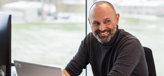 Medewerker van Fluvius aan bureau